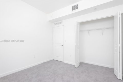 Снять в аренду таунхаус в Майами, Флорида 3 спальни, № 2044787 - фото 29