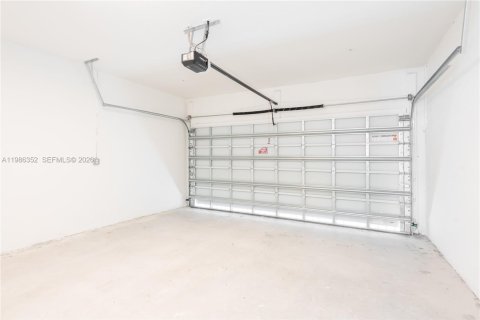 Снять в аренду таунхаус в Майами, Флорида 3 спальни, № 2044787 - фото 15