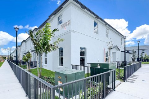 Снять в аренду таунхаус в Майами, Флорида 3 спальни, № 2044787 - фото 3