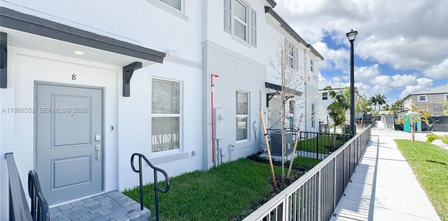 Таунхаус в Майами, Флорида 3 спальни № 2044787