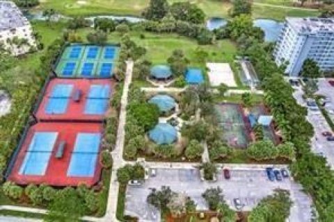 Condo in Pompano Beach, Florida, 2 bedrooms № 2247212 - photo 16