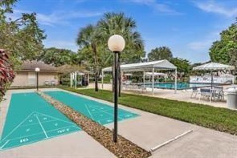 Condo in Pompano Beach, Florida, 2 bedrooms № 2247212 - photo 18