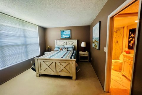 Condo in Pompano Beach, Florida, 2 bedrooms № 2247212 - photo 8
