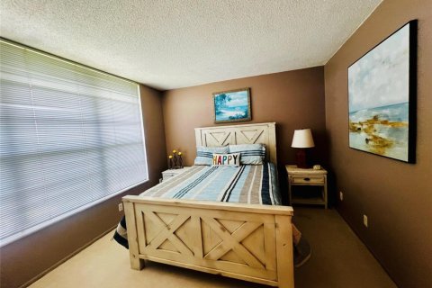 Condo in Pompano Beach, Florida, 2 bedrooms № 2247212 - photo 2