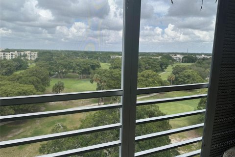 Condo in Pompano Beach, Florida, 2 bedrooms № 2247212 - photo 13