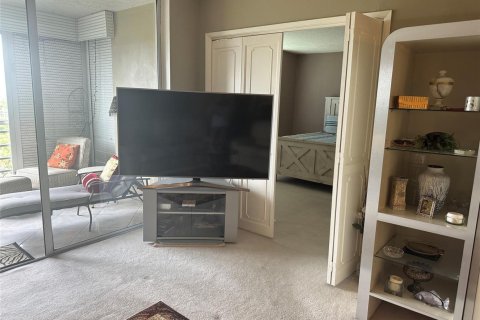 Condo in Pompano Beach, Florida, 2 bedrooms № 2247212 - photo 6