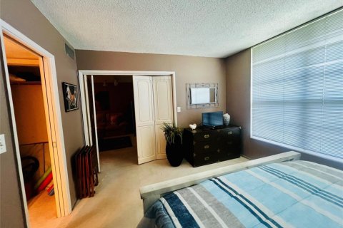 Condo in Pompano Beach, Florida, 2 bedrooms № 2247212 - photo 3
