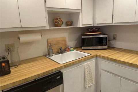 Condo in Pompano Beach, Florida, 2 bedrooms № 2247212 - photo 12