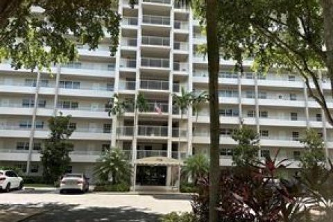 Condo in Pompano Beach, Florida, 2 bedrooms № 2247212 - photo 17