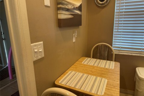 Condo in Pompano Beach, Florida, 2 bedrooms № 2247212 - photo 11