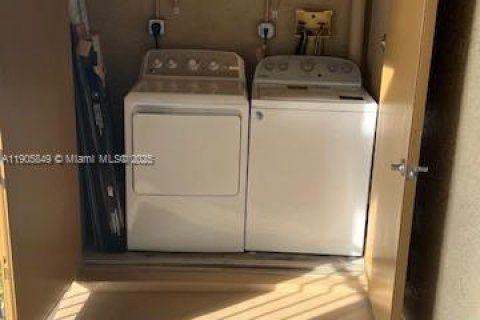 Copropriété à vendre à Pembroke Pines, Floride: 1 chambre, 64.1 m2 № 1963476 - photo 19