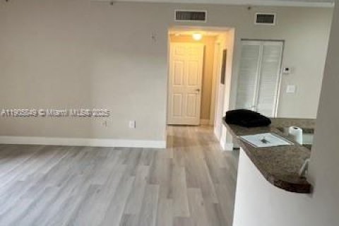 Copropriété à vendre à Pembroke Pines, Floride: 1 chambre, 64.1 m2 № 1963476 - photo 16