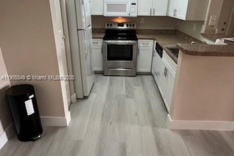 Copropriété à vendre à Pembroke Pines, Floride: 1 chambre, 64.1 m2 № 1963476 - photo 12