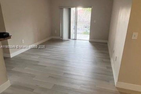 Copropriété à vendre à Pembroke Pines, Floride: 1 chambre, 64.1 m2 № 1963476 - photo 13