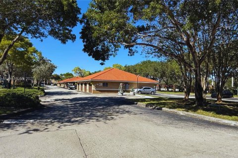 Copropriété à vendre à Pembroke Pines, Floride: 1 chambre, 64.1 m2 № 1963476 - photo 18