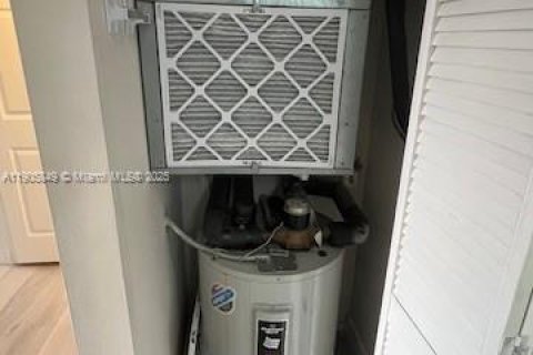 Copropriété à vendre à Pembroke Pines, Floride: 1 chambre, 64.1 m2 № 1963476 - photo 11