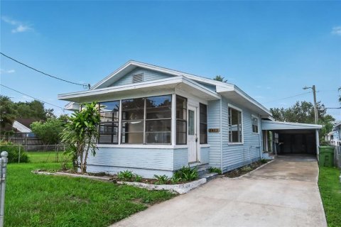 House in Tampa, Florida 3 bedrooms, 110.55 sq.m. № 1919100 - photo 1