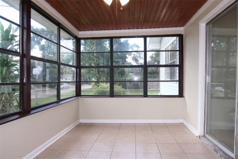 House in Tampa, Florida 3 bedrooms, 110.55 sq.m. № 1919100 - photo 13