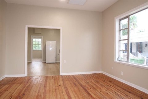 House in Tampa, Florida 3 bedrooms, 110.55 sq.m. № 1919100 - photo 15