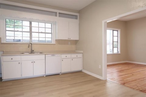 House in Tampa, Florida 3 bedrooms, 110.55 sq.m. № 1919100 - photo 16