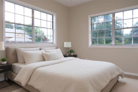 House in Tampa, Florida 3 bedrooms, 110.55 sq.m. № 1919100 - photo 7