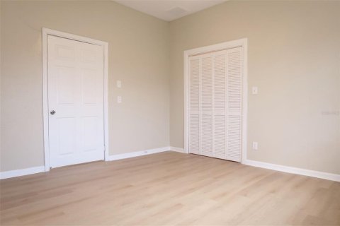 House in Tampa, Florida 3 bedrooms, 110.55 sq.m. № 1919100 - photo 19