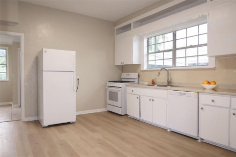 House in Tampa, Florida 3 bedrooms, 110.55 sq.m. № 1919100 - photo 5