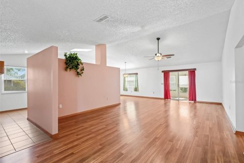 House in Leesburg, Florida 2 bedrooms, 127.46 sq.m. № 1782562 - photo 6