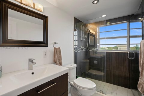 Condo in Pompano Beach, Florida, 3 bedrooms  № 2086188 - photo 23