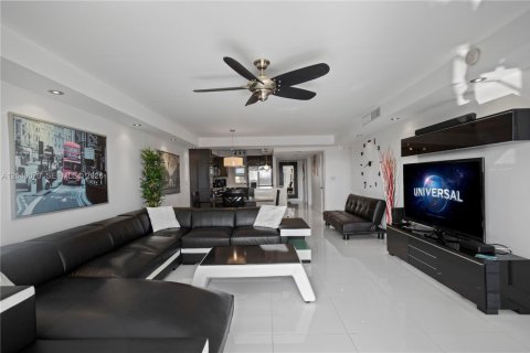 Condo in Pompano Beach, Florida, 3 bedrooms  № 2086188 - photo 12