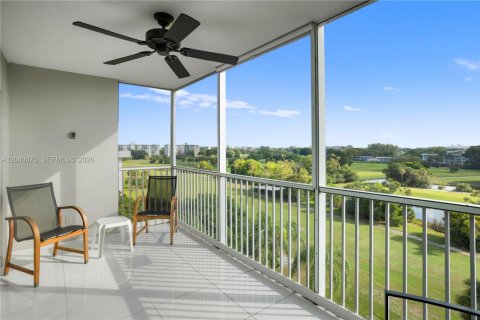 Condo in Pompano Beach, Florida, 3 bedrooms  № 2086188 - photo 16