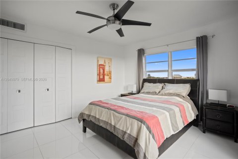 Condo in Pompano Beach, Florida, 3 bedrooms  № 2086188 - photo 25