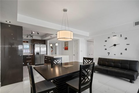 Condo in Pompano Beach, Florida, 3 bedrooms  № 2086188 - photo 7