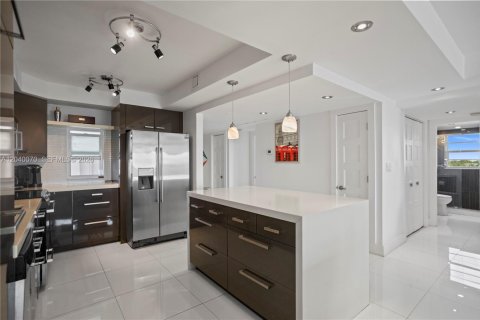Condo in Pompano Beach, Florida, 3 bedrooms  № 2086188 - photo 4