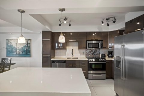 Condo in Pompano Beach, Florida, 3 bedrooms  № 2086188 - photo 2