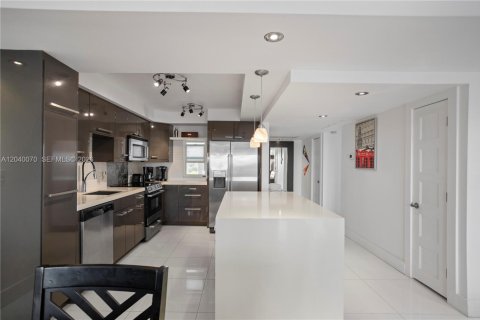 Condo in Pompano Beach, Florida, 3 bedrooms  № 2086188 - photo 5