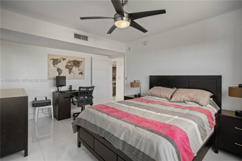 Condo in Pompano Beach, Florida, 3 bedrooms  № 2086188 - photo 30