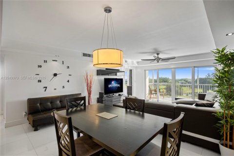 Condo in Pompano Beach, Florida, 3 bedrooms  № 2086188 - photo 6