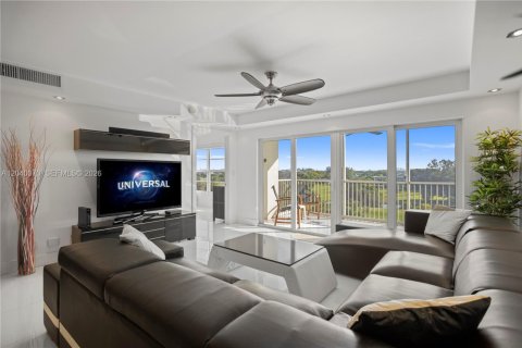 Condo in Pompano Beach, Florida, 3 bedrooms  № 2086188 - photo 13
