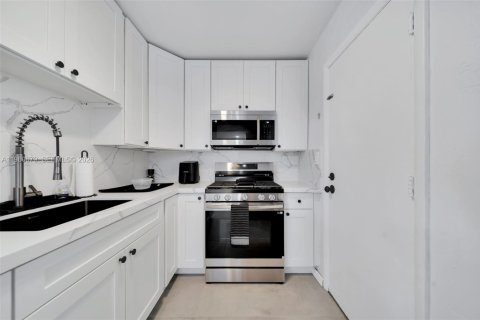 Купить кондоминиум в Пайнкрест, Флорида 1 спальня, 79.43м2, № 2024393 - фото 3