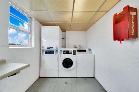 Купить кондоминиум в Пайнкрест, Флорида 1 спальня, 79.43м2, № 2024393 - фото 20