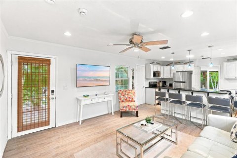 House in Madeira Beach, Florida 2 bedrooms, 63.27 sq.m. № 2315111 - photo 11