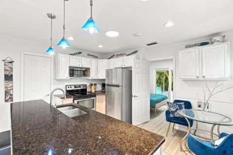 House in Madeira Beach, Florida 2 bedrooms, 63.27 sq.m. № 2315111 - photo 15