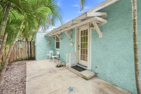 House in Madeira Beach, Florida 2 bedrooms, 63.27 sq.m. № 2315111 - photo 5