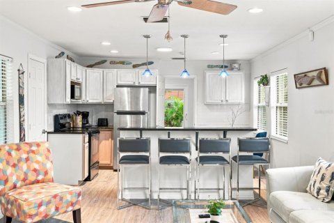 House in Madeira Beach, Florida 2 bedrooms, 63.27 sq.m. № 2315111 - photo 9