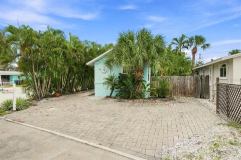 House in Madeira Beach, Florida 2 bedrooms, 63.27 sq.m. № 2315111 - photo 4