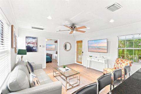 House in Madeira Beach, Florida 2 bedrooms, 63.27 sq.m. № 2315111 - photo 12
