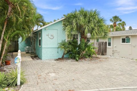 House in Madeira Beach, Florida 2 bedrooms, 63.27 sq.m. № 2315111 - photo 2