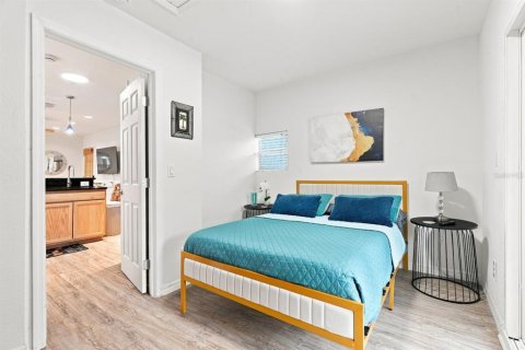 House in Madeira Beach, Florida 2 bedrooms, 63.27 sq.m. № 2315111 - photo 24