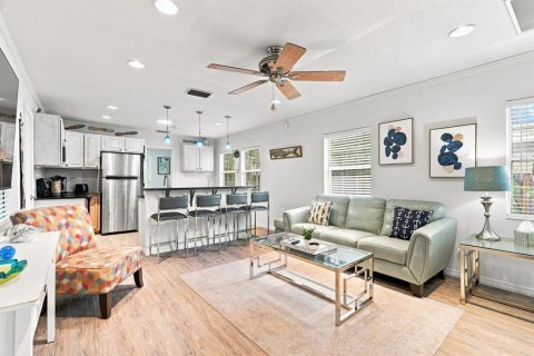 House in Madeira Beach, Florida 2 bedrooms, 63.27 sq.m. № 2315111 - photo 7